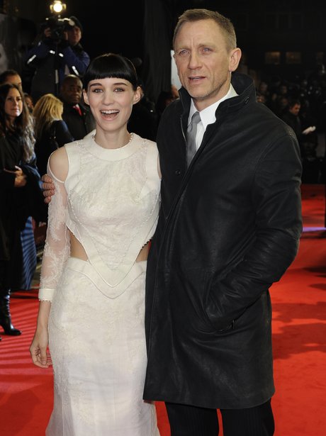 Rooney Mara with Daniel Craig - 7 Days in Showbiz - Heart